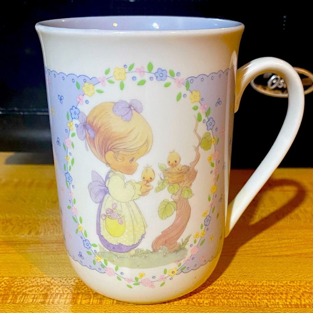 Vintage Precious Moments ceramic mug. Great preowned condition.